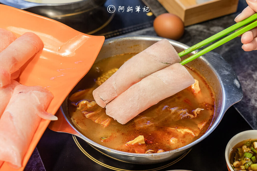 台中第六市場火鍋!蔬盈市場火鍋40種蔬菜吃到飽,鮮奶鍋 藥膳茶湯必吃。