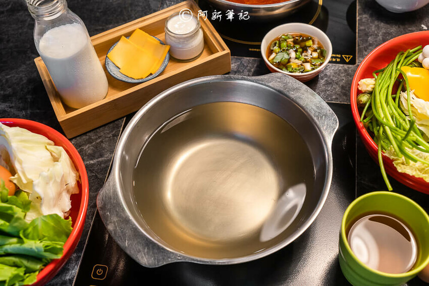 台中第六市場火鍋!蔬盈市場火鍋40種蔬菜吃到飽,鮮奶鍋 藥膳茶湯必吃。