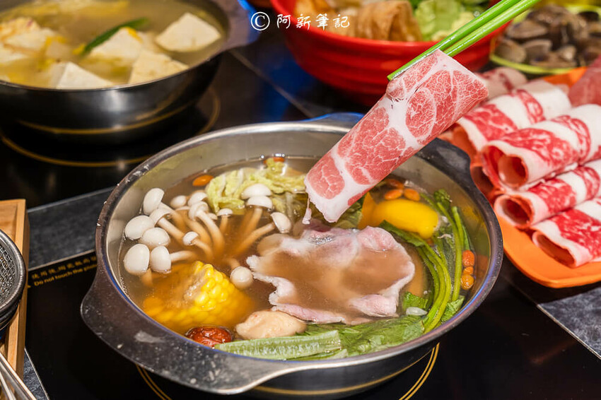 台中第六市場火鍋!蔬盈市場火鍋40種蔬菜吃到飽,鮮奶鍋 藥膳茶湯必吃。