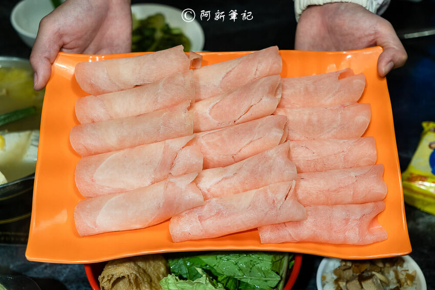 台中第六市場火鍋!蔬盈市場火鍋40種蔬菜吃到飽,鮮奶鍋 藥膳茶湯必吃。