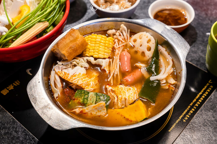 台中第六市場火鍋!蔬盈市場火鍋40種蔬菜吃到飽,鮮奶鍋 藥膳茶湯必吃。