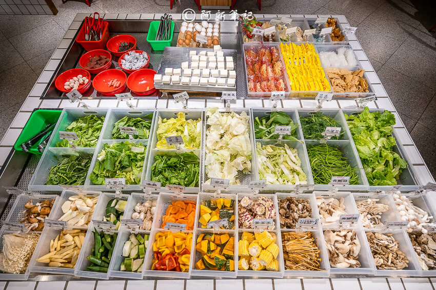 台中第六市場火鍋!蔬盈市場火鍋40種蔬菜吃到飽,鮮奶鍋 藥膳茶湯必吃。