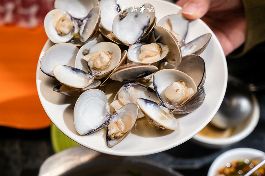 台中第六市場火鍋!蔬盈市場火鍋40種蔬菜吃到飽,鮮奶鍋 藥膳茶湯必吃。