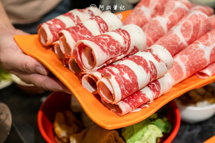 台中第六市場火鍋!蔬盈市場火鍋40種蔬菜吃到飽,鮮奶鍋 藥膳茶湯必吃。