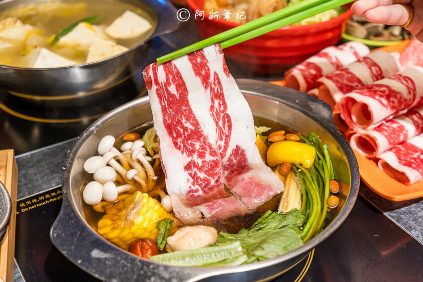 台中第六市場火鍋!蔬盈市場火鍋40種蔬菜吃到飽,鮮奶鍋 藥膳茶湯必吃。