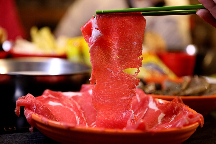 超過50種新鮮時蔬吃到飽！最低只要300元起 多種美味湯底｜蔬盈市場火鍋