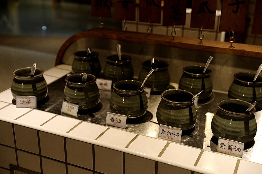 超過50種新鮮時蔬吃到飽！最低只要300元起 多種美味湯底｜蔬盈市場火鍋