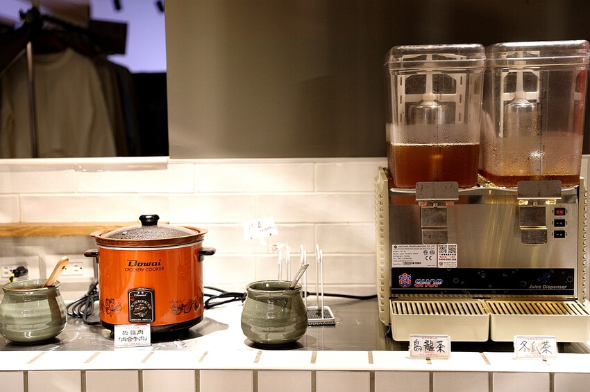 超過50種新鮮時蔬吃到飽！最低只要300元起 多種美味湯底｜蔬盈市場火鍋