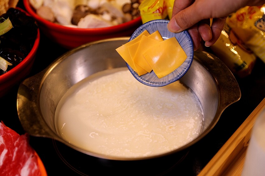 超過50種新鮮時蔬吃到飽！最低只要300元起 多種美味湯底｜蔬盈市場火鍋