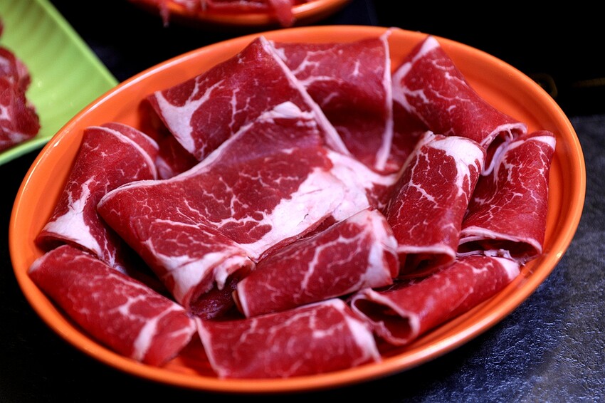 超過50種新鮮時蔬吃到飽！最低只要300元起 多種美味湯底｜蔬盈市場火鍋