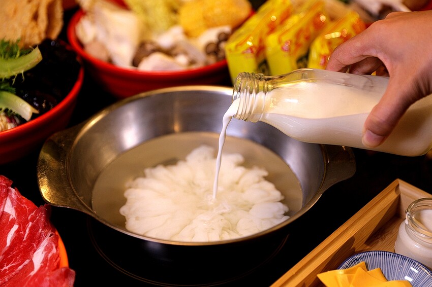 超過50種新鮮時蔬吃到飽！最低只要300元起 多種美味湯底｜蔬盈市場火鍋