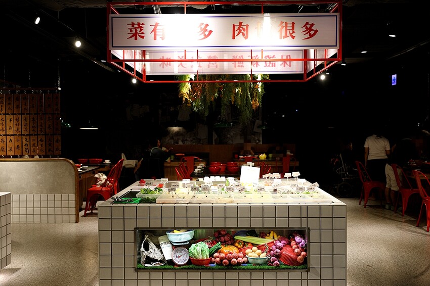 超過50種新鮮時蔬吃到飽！最低只要300元起 多種美味湯底｜蔬盈市場火鍋