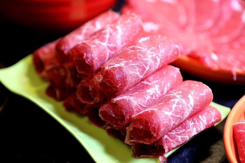 超過50種新鮮時蔬吃到飽！最低只要300元起 多種美味湯底｜蔬盈市場火鍋