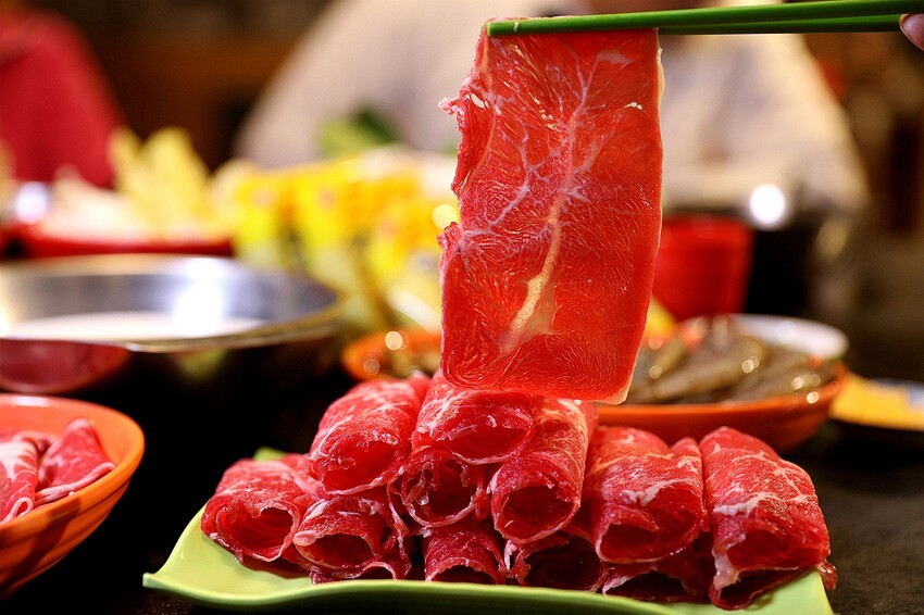 超過50種新鮮時蔬吃到飽！最低只要300元起 多種美味湯底｜蔬盈市場火鍋