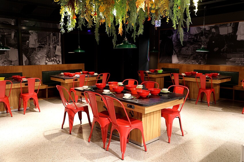 超過50種新鮮時蔬吃到飽！最低只要300元起 多種美味湯底｜蔬盈市場火鍋