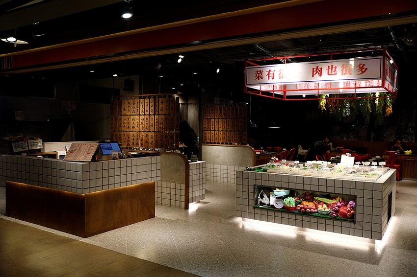 超過50種新鮮時蔬吃到飽！最低只要300元起 多種美味湯底｜蔬盈市場火鍋