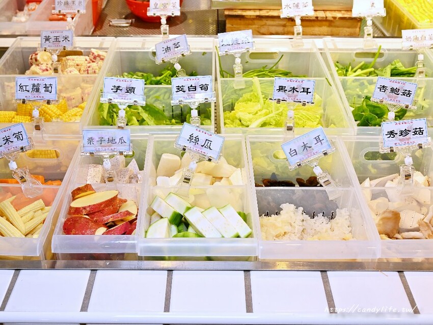 蔬盈市場火鍋｜台中蔬菜自助吧火鍋吃到飽，近50種蔬菜吃到飽，最低只要300元起，大份量肉量只要加價169元起～