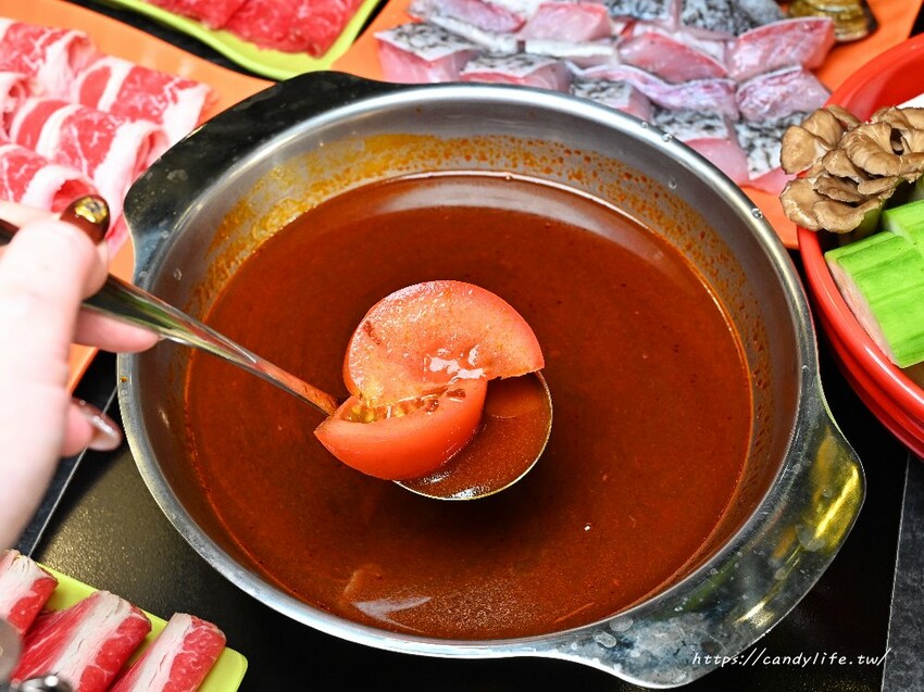 蔬盈市場火鍋｜台中蔬菜自助吧火鍋吃到飽，近50種蔬菜吃到飽，最低只要300元起，大份量肉量只要加價169元起～