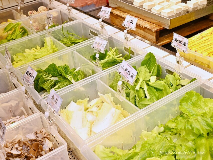 蔬盈市場火鍋｜台中蔬菜自助吧火鍋吃到飽，近50種蔬菜吃到飽，最低只要300元起，大份量肉量只要加價169元起～