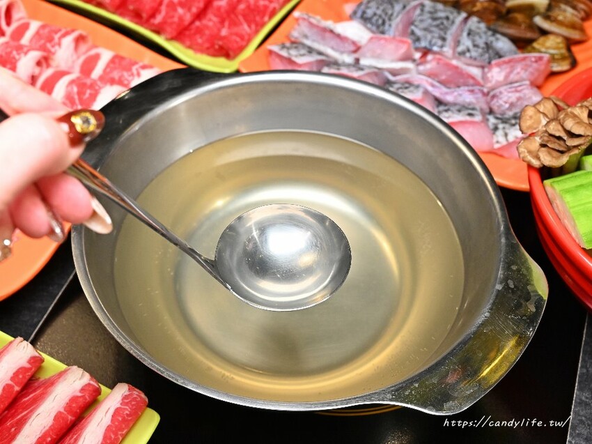 蔬盈市場火鍋｜台中蔬菜自助吧火鍋吃到飽，近50種蔬菜吃到飽，最低只要300元起，大份量肉量只要加價169元起～