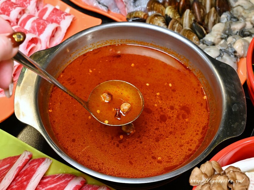 蔬盈市場火鍋｜台中蔬菜自助吧火鍋吃到飽，近50種蔬菜吃到飽，最低只要300元起，大份量肉量只要加價169元起～