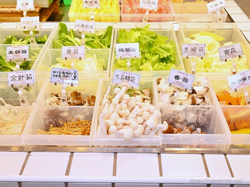 蔬盈市場火鍋｜台中蔬菜自助吧火鍋吃到飽，近50種蔬菜吃到飽，最低只要300元起，大份量肉量只要加價169元起～