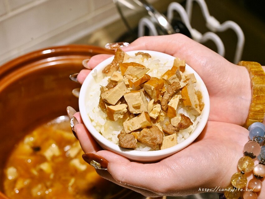 蔬盈市場火鍋｜台中蔬菜自助吧火鍋吃到飽，近50種蔬菜吃到飽，最低只要300元起，大份量肉量只要加價169元起～