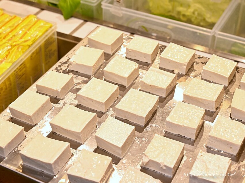 蔬盈市場火鍋｜台中蔬菜自助吧火鍋吃到飽，近50種蔬菜吃到飽，最低只要300元起，大份量肉量只要加價169元起～