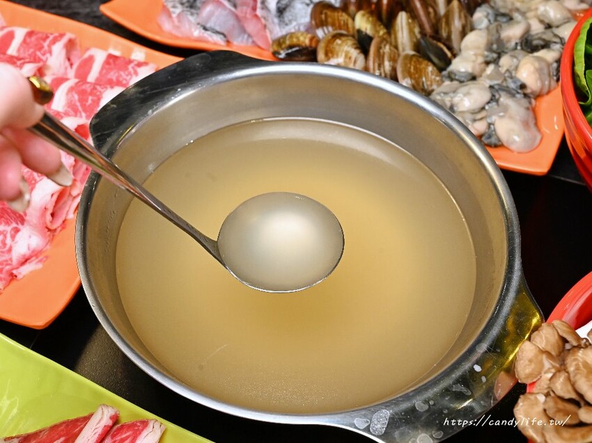 蔬盈市場火鍋｜台中蔬菜自助吧火鍋吃到飽，近50種蔬菜吃到飽，最低只要300元起，大份量肉量只要加價169元起～