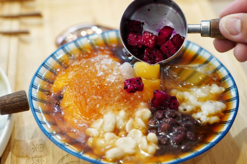跑來豆花店點早午餐？點早午餐就送豆花一碗，古早味豆花、方形粉圓、炒糖水全都自己做！