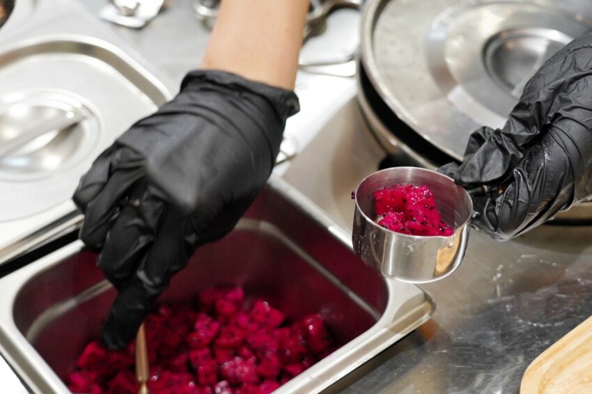 跑來豆花店點早午餐？點早午餐就送豆花一碗，古早味豆花、方形粉圓、炒糖水全都自己做！