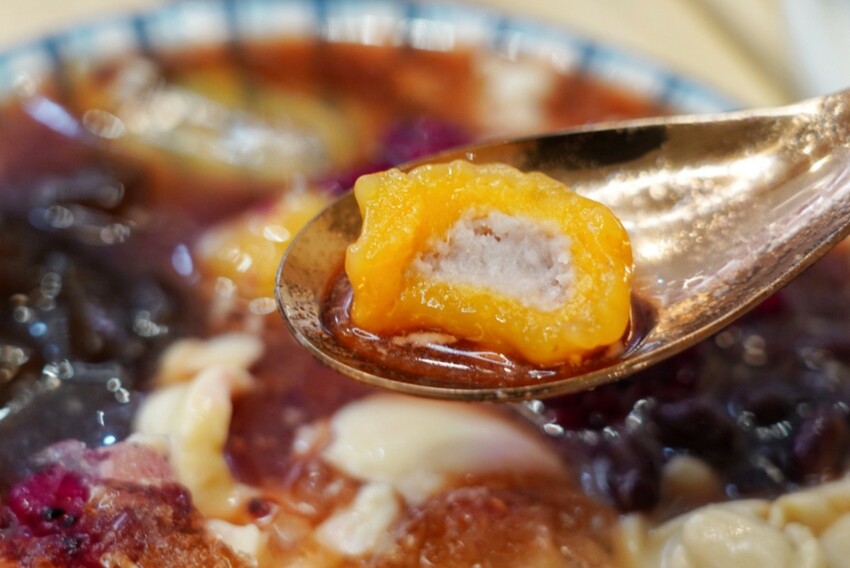 跑來豆花店點早午餐？點早午餐就送豆花一碗，古早味豆花、方形粉圓、炒糖水全都自己做！