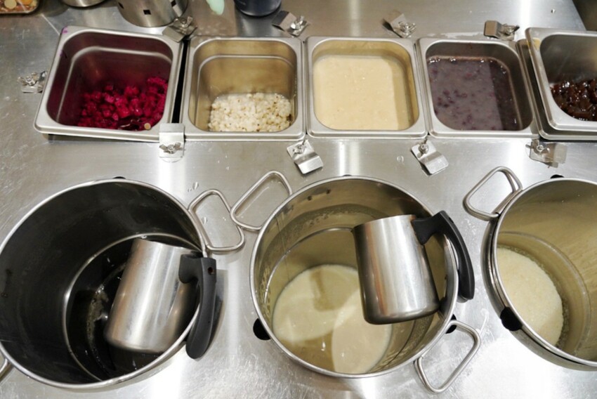 跑來豆花店點早午餐？點早午餐就送豆花一碗，古早味豆花、方形粉圓、炒糖水全都自己做！