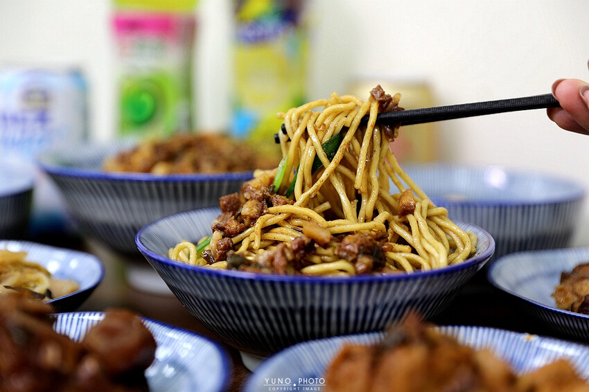 巷弄隱藏版美食「酸菜滷肉飯」老饕才知 滿滿膠質加上胡椒粉更對味|宏海魯肉飯(台中公益路魯肉飯爌肉飯推薦