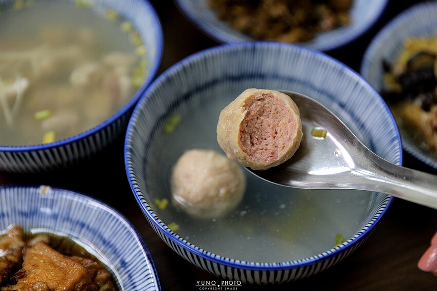 巷弄隱藏版美食「酸菜滷肉飯」老饕才知 滿滿膠質加上胡椒粉更對味|宏海魯肉飯(台中公益路魯肉飯爌肉飯推薦