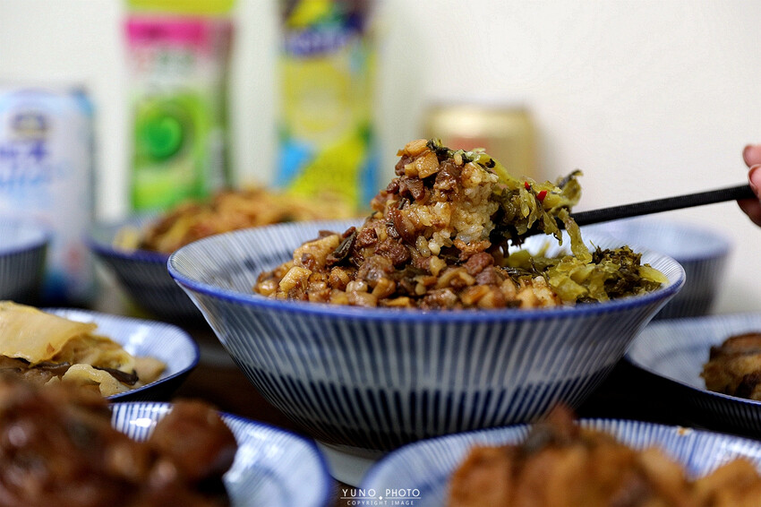 巷弄隱藏版美食「酸菜滷肉飯」老饕才知 滿滿膠質加上胡椒粉更對味|宏海魯肉飯(台中公益路魯肉飯爌肉飯推薦