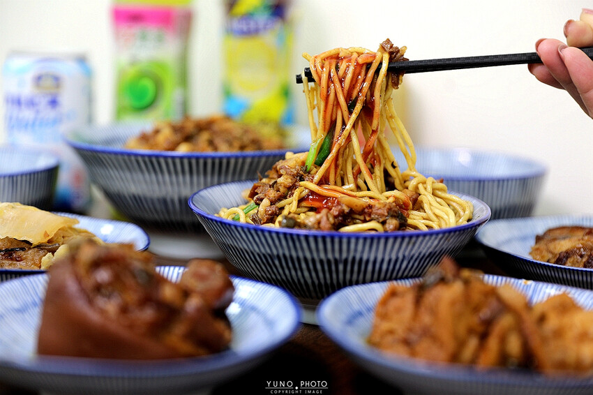 巷弄隱藏版美食「酸菜滷肉飯」老饕才知 滿滿膠質加上胡椒粉更對味|宏海魯肉飯(台中公益路魯肉飯爌肉飯推薦