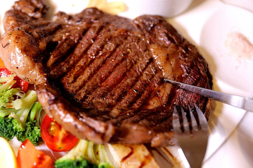 精緻細膩的義式之旅！道道無雷 台中免開瓶費紅酒友善餐廳｜菲菲花園‧義式餐廳。菜單價位(台中西屯)