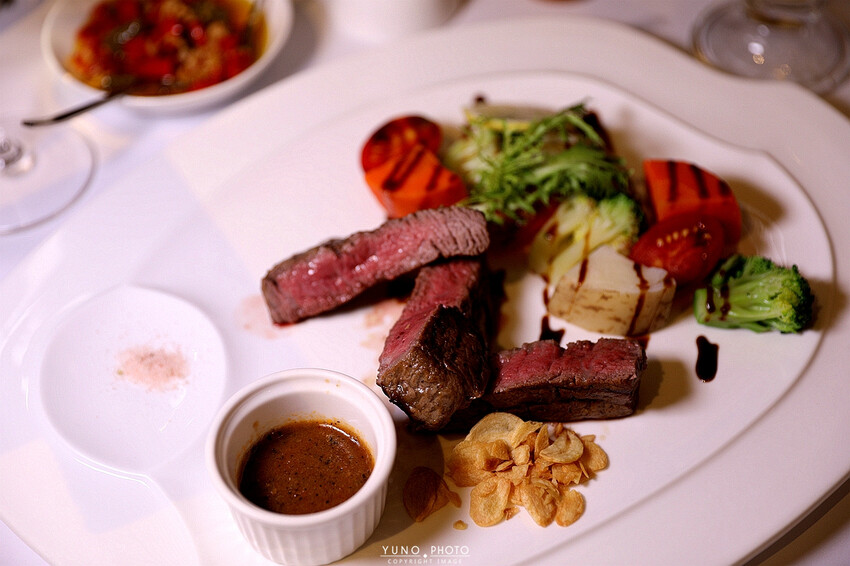 精緻細膩的義式之旅！道道無雷 台中免開瓶費紅酒友善餐廳｜菲菲花園‧義式餐廳。菜單價位(台中西屯)