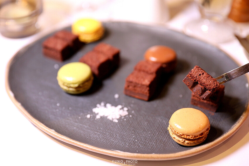 精緻細膩的義式之旅！道道無雷 台中免開瓶費紅酒友善餐廳｜菲菲花園‧義式餐廳。菜單價位(台中西屯)