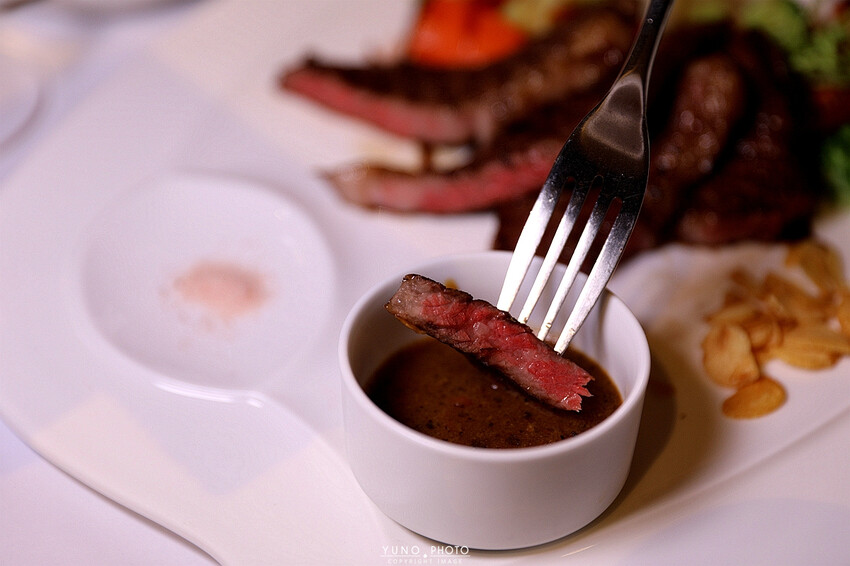 精緻細膩的義式之旅！道道無雷 台中免開瓶費紅酒友善餐廳｜菲菲花園‧義式餐廳。菜單價位(台中西屯)
