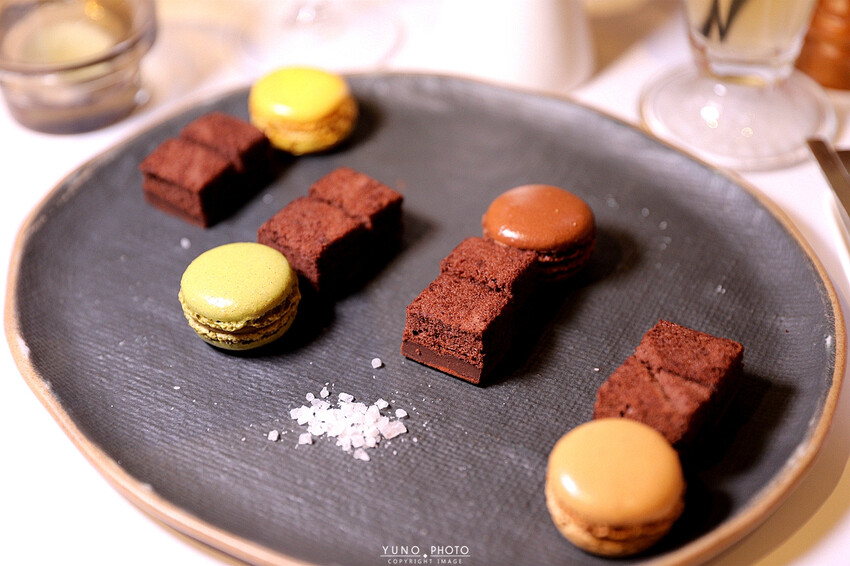 精緻細膩的義式之旅！道道無雷 台中免開瓶費紅酒友善餐廳｜菲菲花園‧義式餐廳。菜單價位(台中西屯)