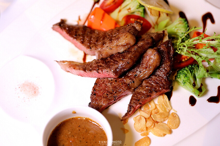 精緻細膩的義式之旅！道道無雷 台中免開瓶費紅酒友善餐廳｜菲菲花園‧義式餐廳。菜單價位(台中西屯)