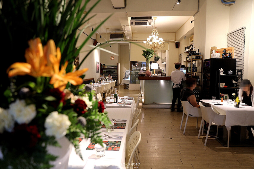 精緻細膩的義式之旅！道道無雷 台中免開瓶費紅酒友善餐廳｜菲菲花園‧義式餐廳。菜單價位(台中西屯)