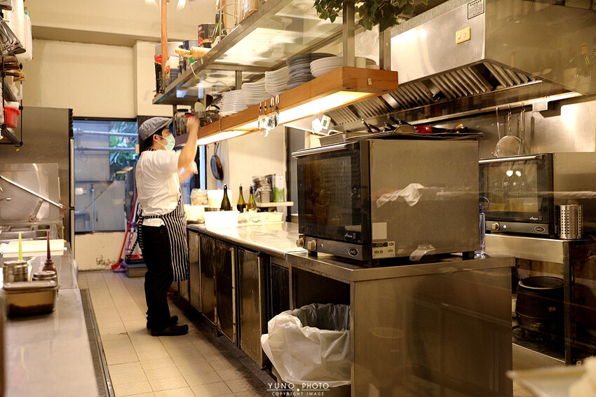 精緻細膩的義式之旅！道道無雷 台中免開瓶費紅酒友善餐廳｜菲菲花園‧義式餐廳。菜單價位(台中西屯)