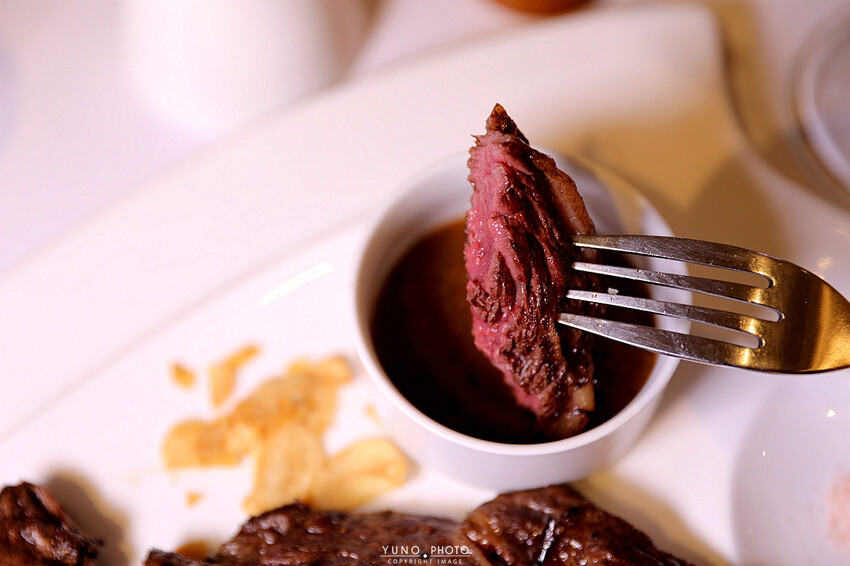 精緻細膩的義式之旅！道道無雷 台中免開瓶費紅酒友善餐廳｜菲菲花園‧義式餐廳。菜單價位(台中西屯)