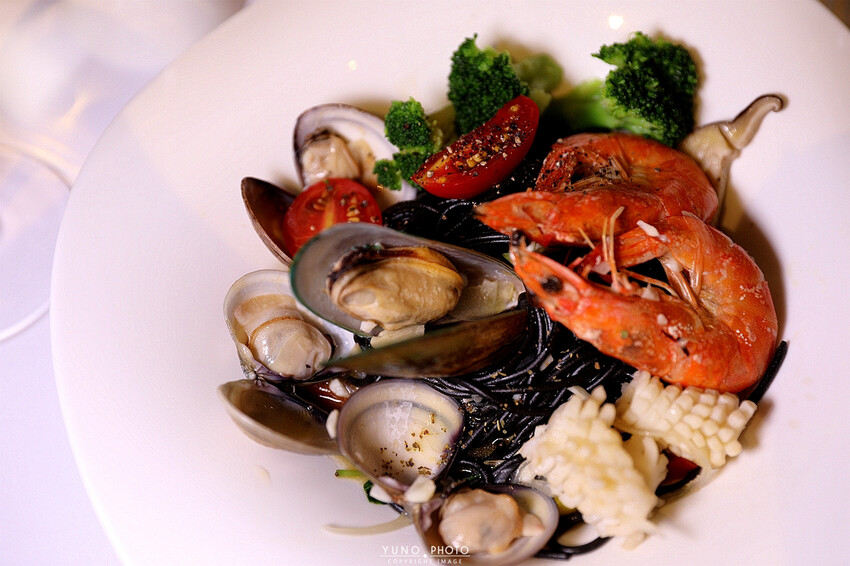 精緻細膩的義式之旅！道道無雷 台中免開瓶費紅酒友善餐廳｜菲菲花園‧義式餐廳。菜單價位(台中西屯)