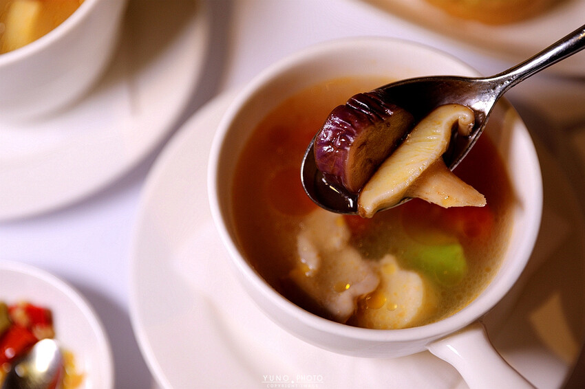 精緻細膩的義式之旅！道道無雷 台中免開瓶費紅酒友善餐廳｜菲菲花園‧義式餐廳。菜單價位(台中西屯)