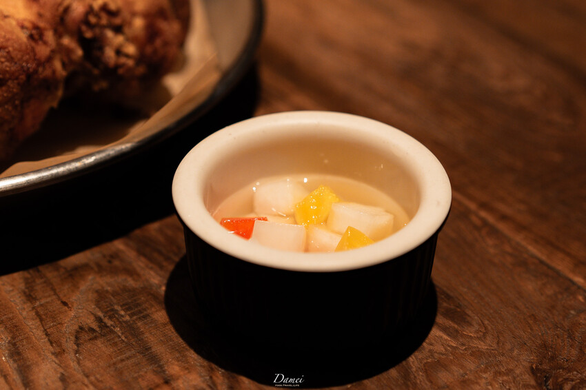 台北大安｜好日子韓酒館 Halu Korean Bistro-東區巷裡的韓式餐酒館，炸全雞與魷魚蛤蜊火鍋好吸睛​ - 大妹 Damei｜台北咖啡廳、韓國旅遊、台北美食、台灣旅宿