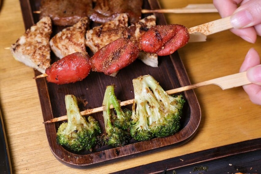 貳參日式串燒｜明太子控會愛的平價串燒店，每串最低15元起就能吃! - 肉依小姐吃什麼